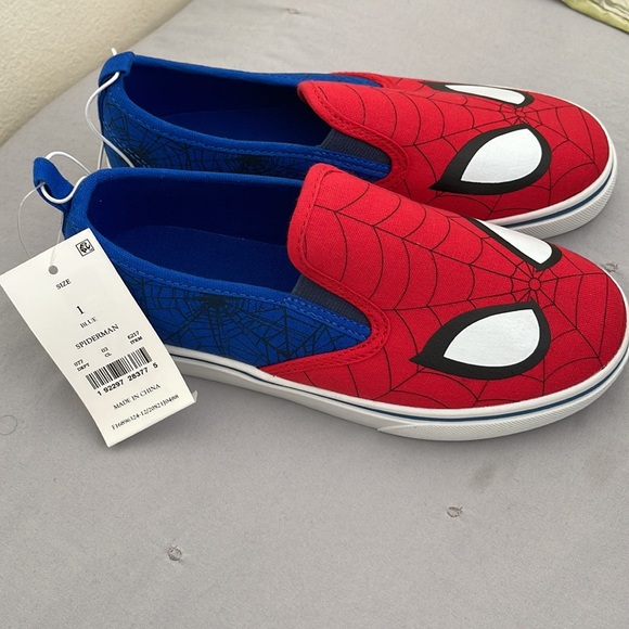Marvel Spiderman sneakers - Picture 2 of 3